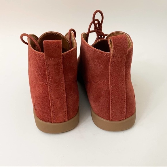 Lucky Brand Devvo Booties in Leather Maroon Orange size 7.5M - Picture 3 of 8